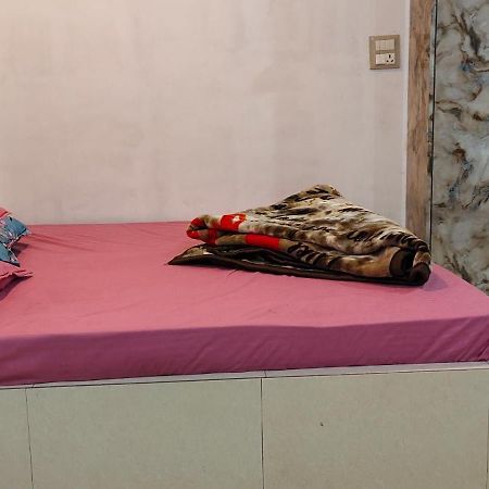 Mangalam Gold Guest House Варанаси Екстериор снимка