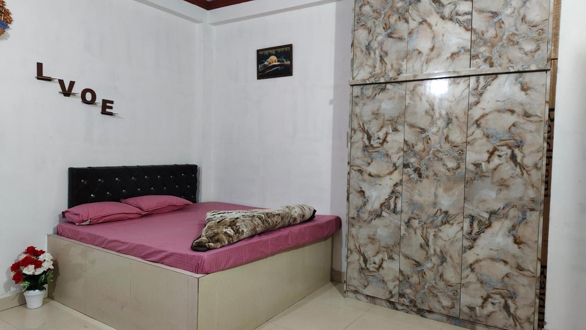 Mangalam Gold Guest House Варанаси Екстериор снимка