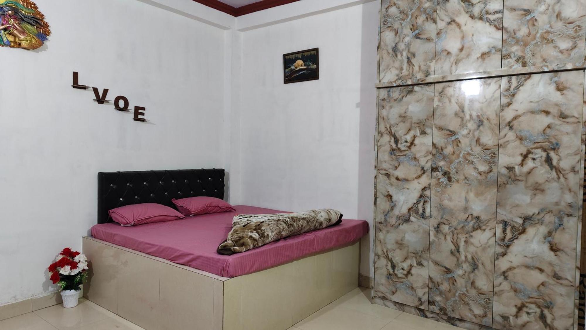 Mangalam Gold Guest House Варанаси Екстериор снимка